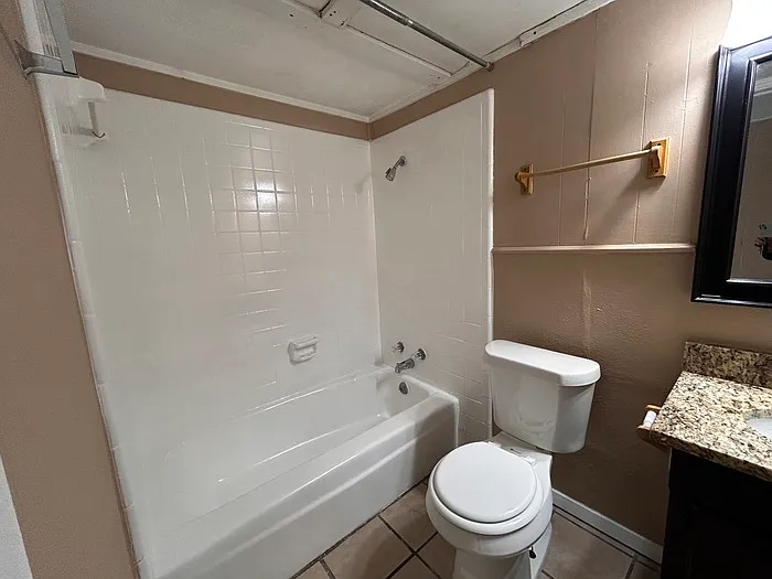 224 Avenue F #12 — Photo 9