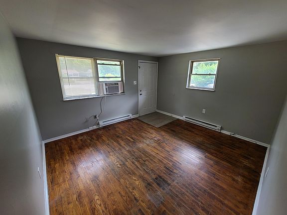 2nd image of 1424 Phillips Dr