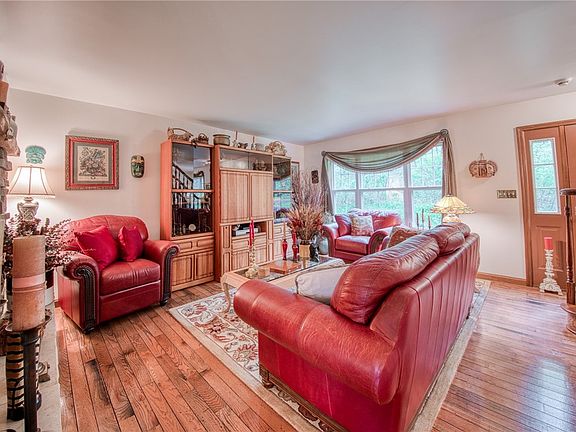 3rd image of 64 Shuster Rd