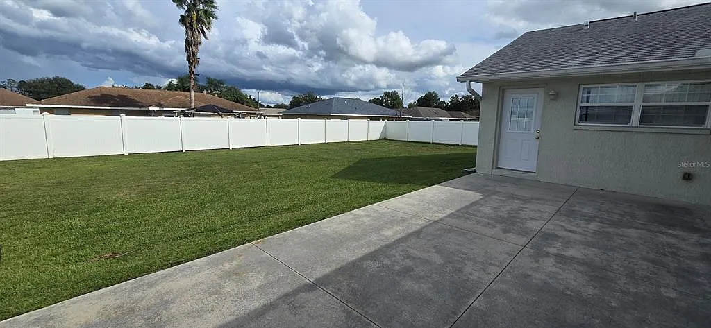 4 bed, 3.0 bath, 1969 sqft, $2,400 — Photo 3