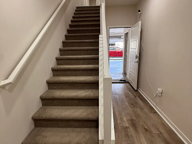 503 Winchester Dr — Photo 4