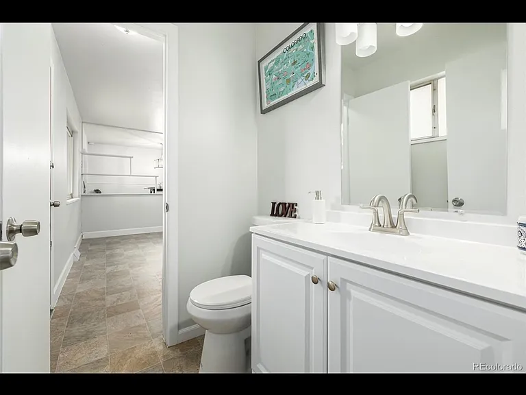 2732 S Grove St — Photo 12