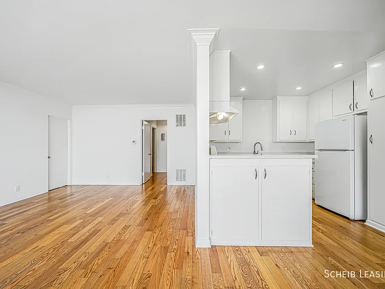 220 N Crescent Dr #6 — Photo 8