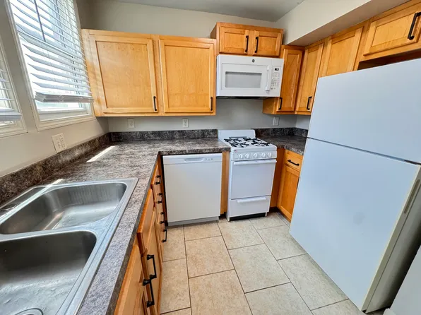 927 S 14th St #2, Lincoln, NE 68508