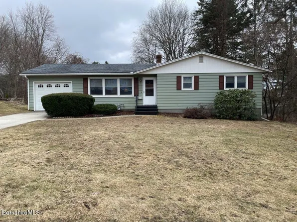 18 Morningview Dr, Pittsfield, MA 01201