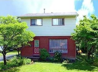 15 McMurdo Ct, Ottawa, ON K2E 5V8