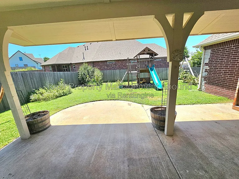 809 W Granger St — Photo 41