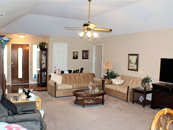 5th image of 1230 Towne Lake Dr