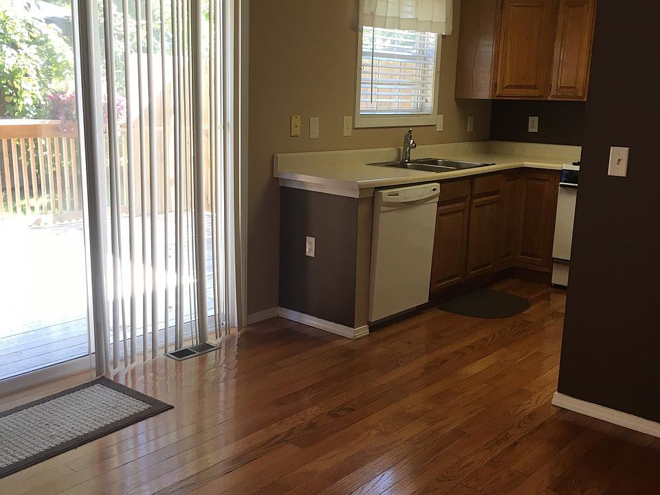 Living/dining/kitchen area