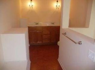 23W600 Woodworth Pl, Roselle, IL 60172