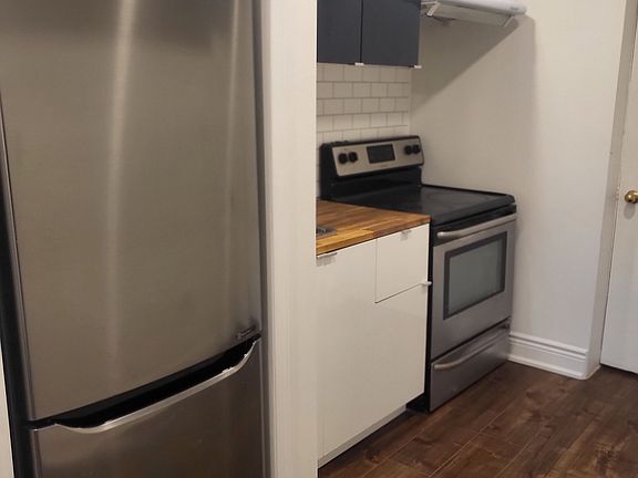 5th image of 28 Spring Valley Ct