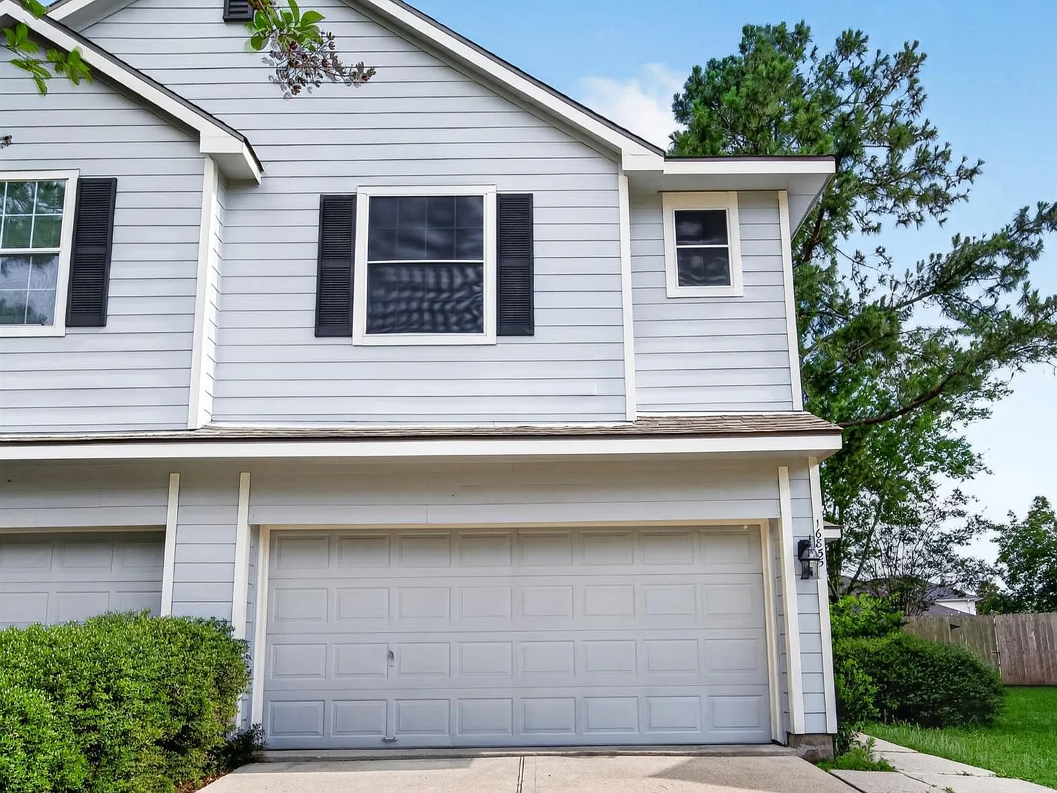 3 bed, 2.5 bath, 1587 sqft, $1,995 — Photo 1