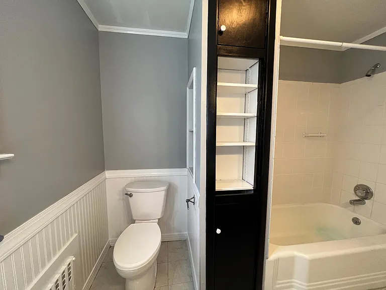 569 Whitney Ave #1R — Photo 16
