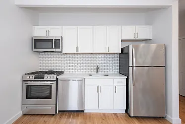 6-79 Grand View Avenue, #2