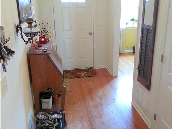 3rd image of 877 Graystone Cr