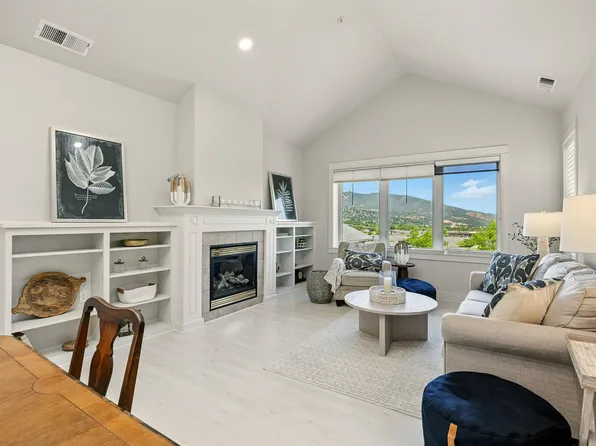 969 Golden Aspen Pl, Ashland, OR 97520
