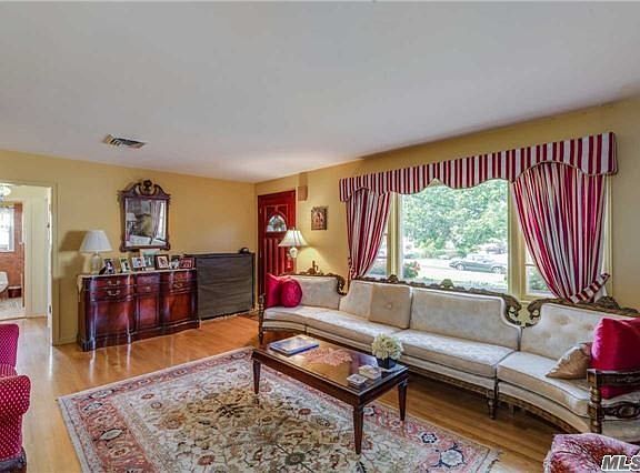 3rd image of 111 Woolsey Ave