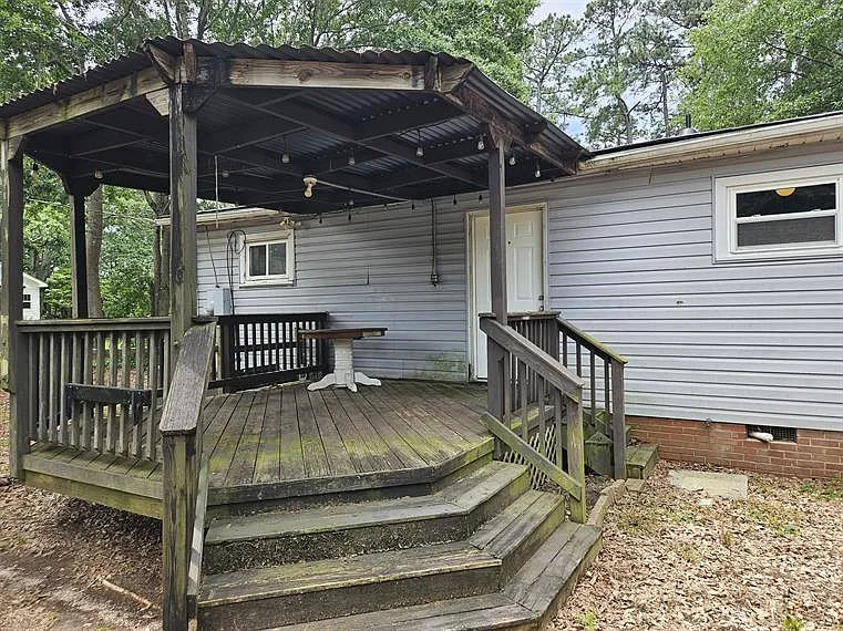 108 Hillandale Rd — Photo 2