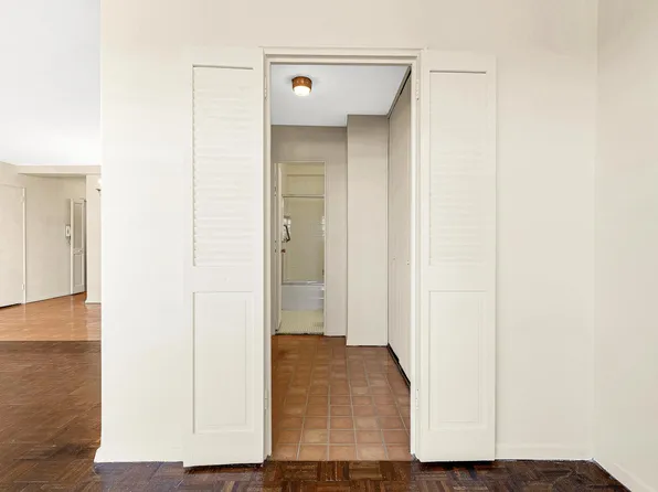 111-20 73rd Avenue image 14 of 22