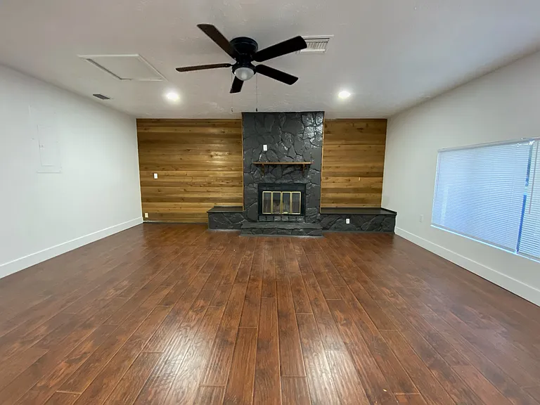 4614 E Seneca Ave — Photo 5