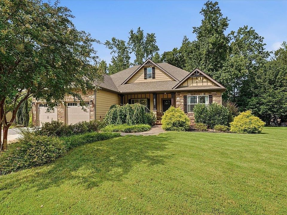 1st image of 3044 English Cottage Way