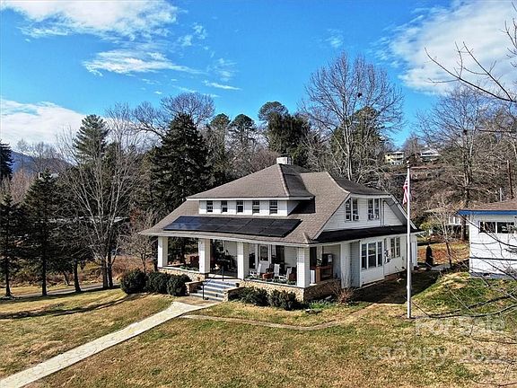 3rd image of 489 N Lakeshore Dr