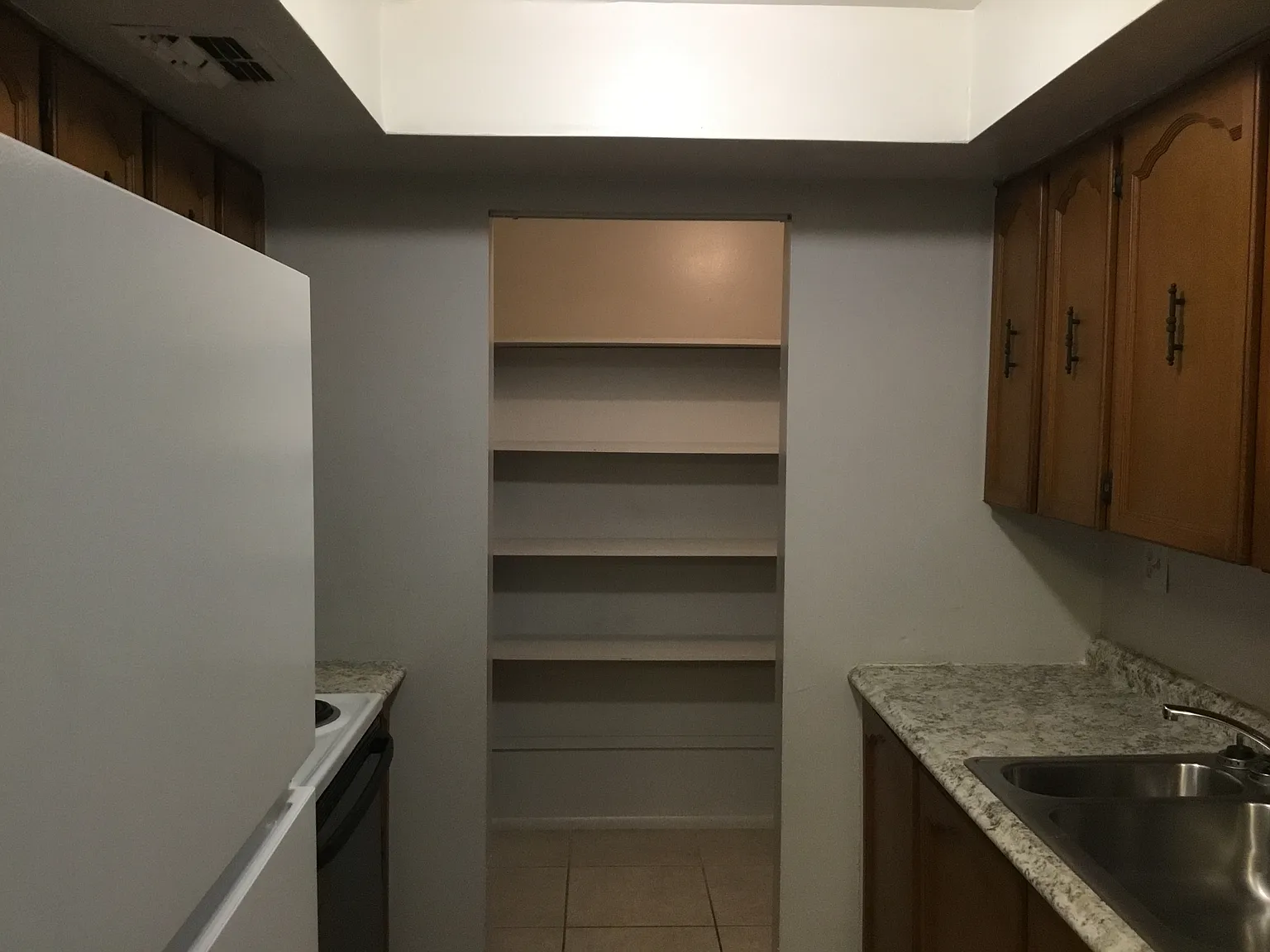 1 bed, 650 sqft, $1,100 — Photo 3
