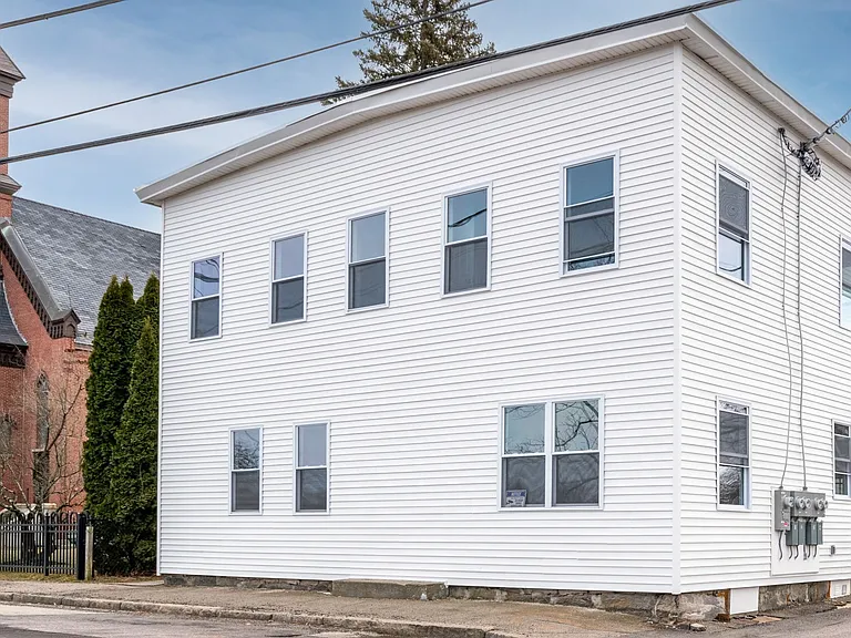 113D Temple St — Photo 17
