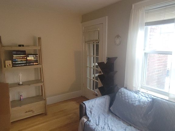 Living room (View #2)