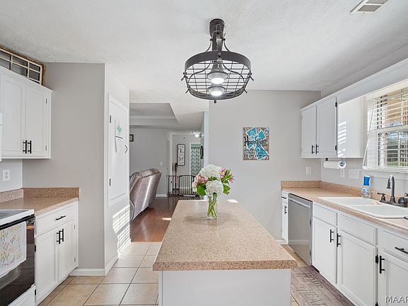 4th image of 87 Meadow Oaks Ct