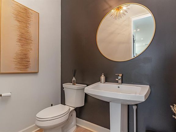 5th image of 2000 Park Ave #107