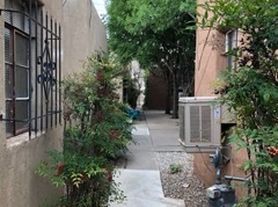 Classic 1 & 2 Bedroom Apts in Beautfiul Downtown Courtyard Complex