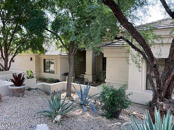 4th image of 1535 E CALAVAR Drive