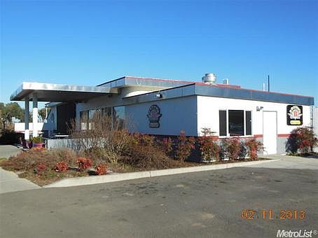 5th image of 392 W Main St