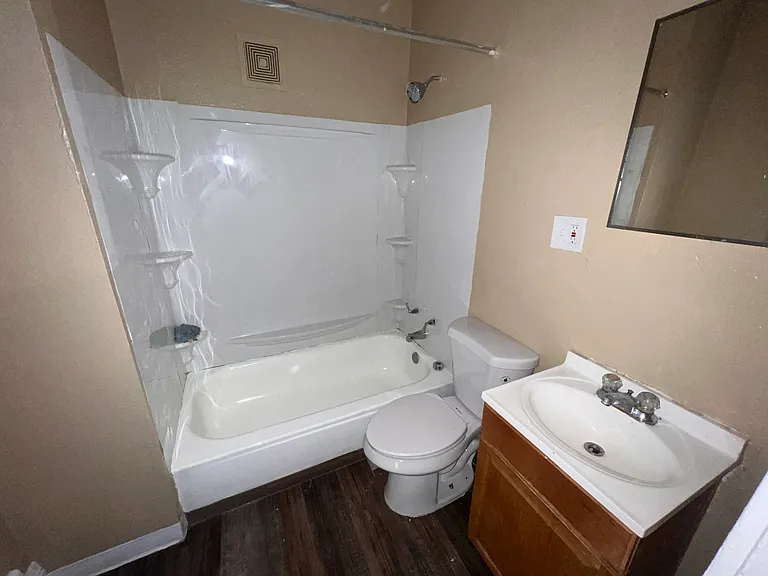 10908 Tacoma Ave #UP — Photo 6