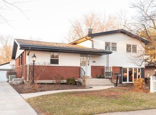 928 Valley Stream Dr, Wheeling, IL 60090