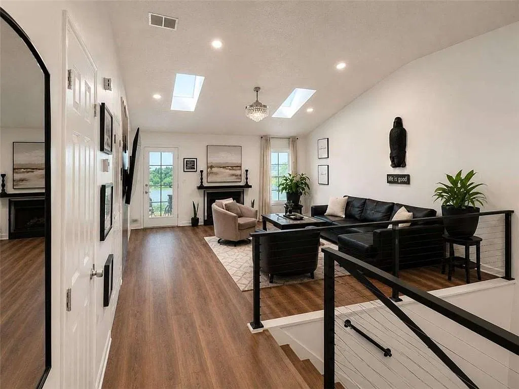 3 bed, 2.5 bath, $1,850 — Photo 2
