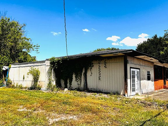 3rd image of 906 W Landry St