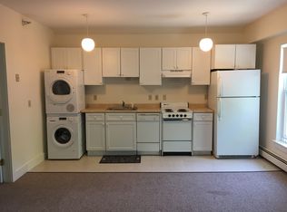 9 State St APT 3A, Windsor, VT 05089