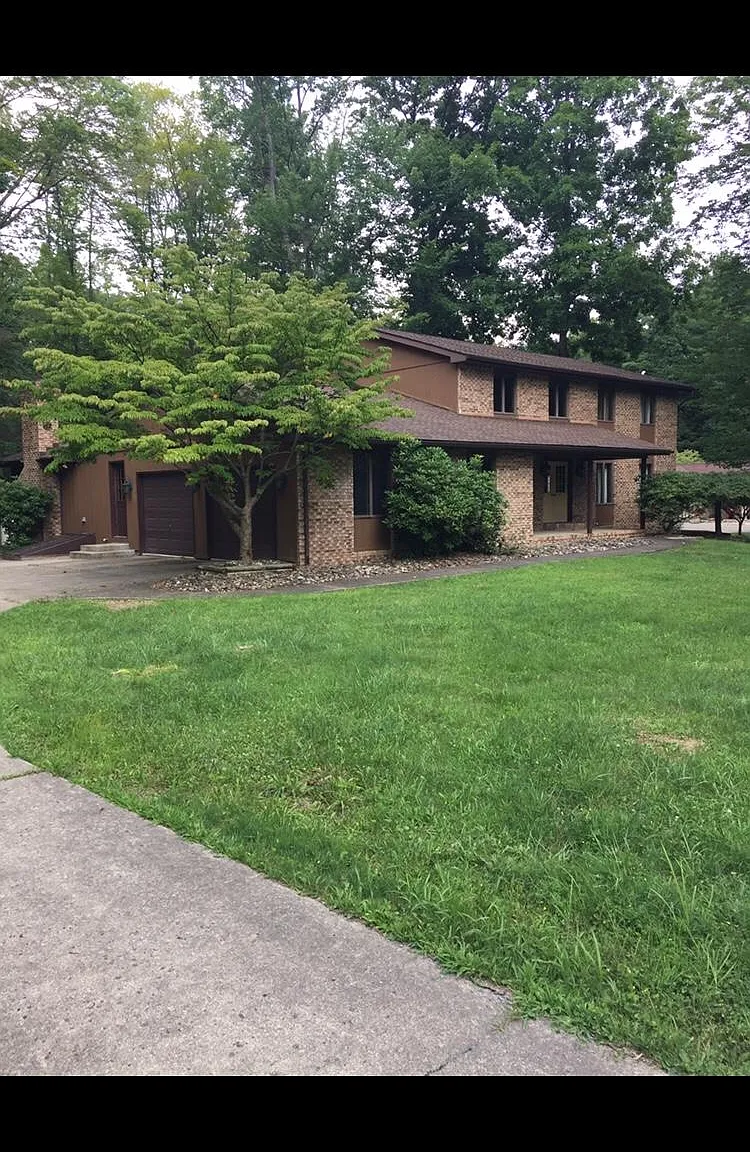 409 Castleton Ct — Photo 1