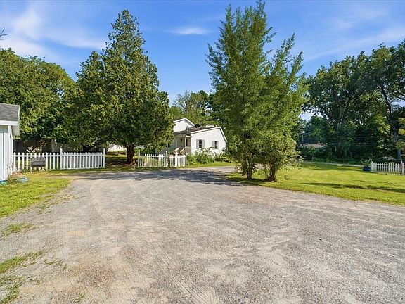 3rd image of 1815 Main Street