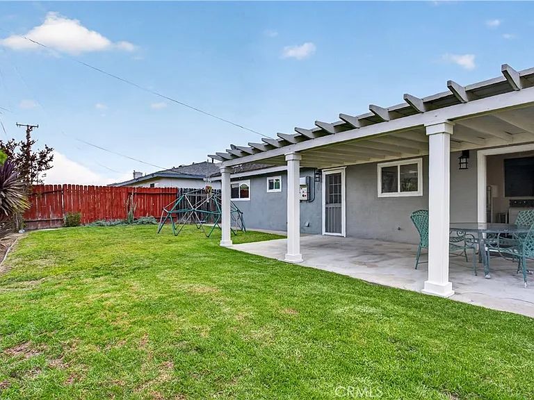 2730 S Poplar St — Photo 20