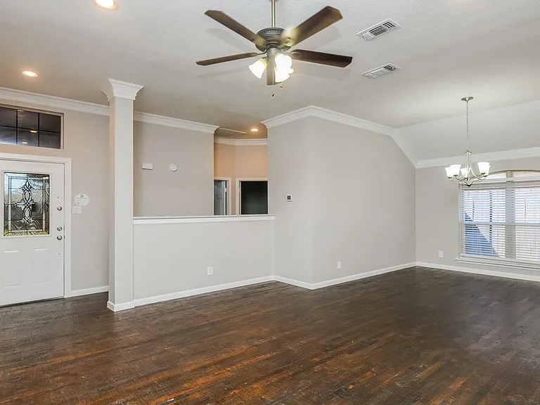 5900 Ravenya St — Photo 3