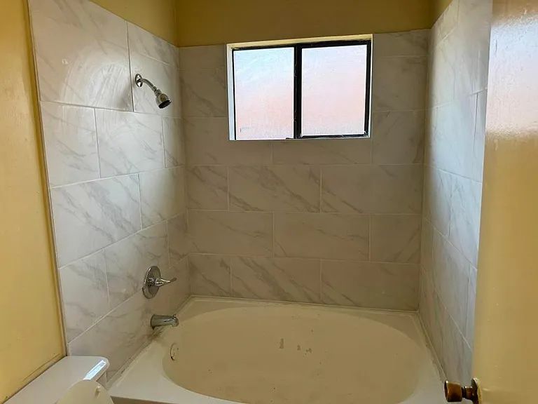 2404 Bluebonnet Dr — Photo 15