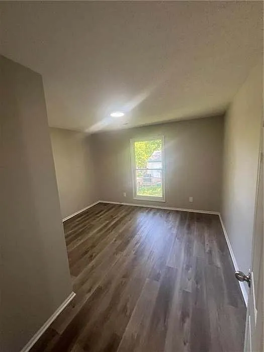 Come experience this beautiful one bedroom, one bath walking distance from the Square. Tons of charm — Photo 3