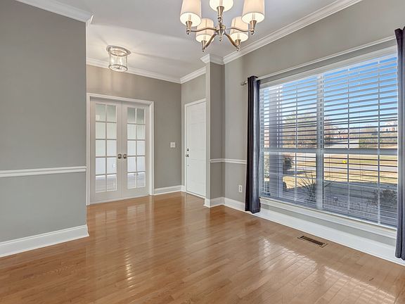 5th image of 352 Dandridge Dr