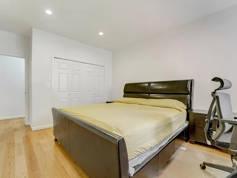 75 Liberty Ave #D30 — Photo 22