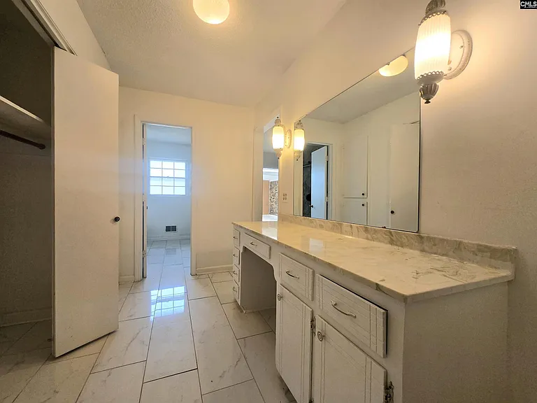 77 Northlake Rd — Photo 28