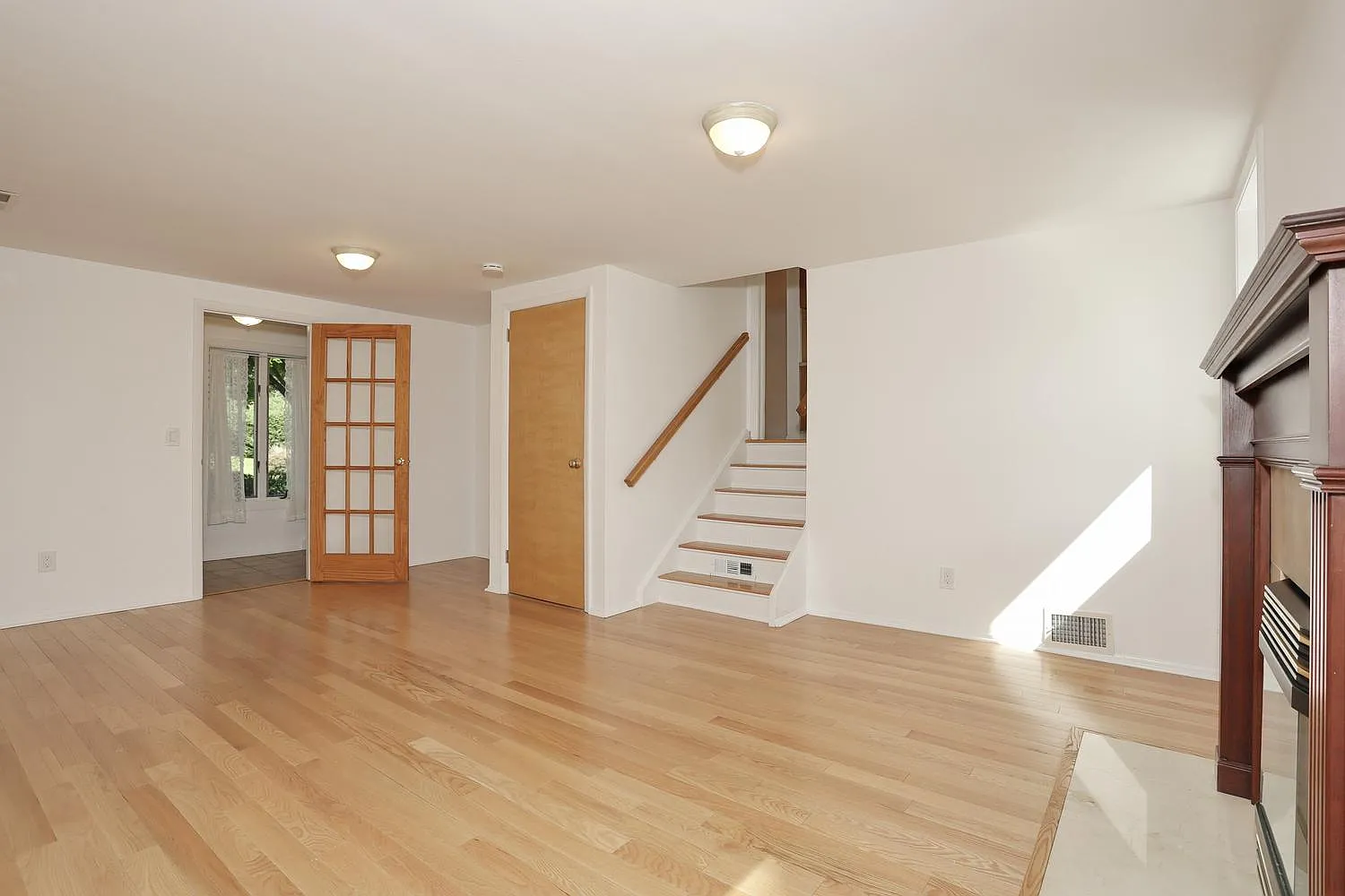 3 bed, 2.5 bath, 1714 sqft, $5,900 — Photo 3