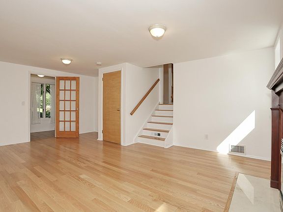 5th image of 253 Jeffer St
